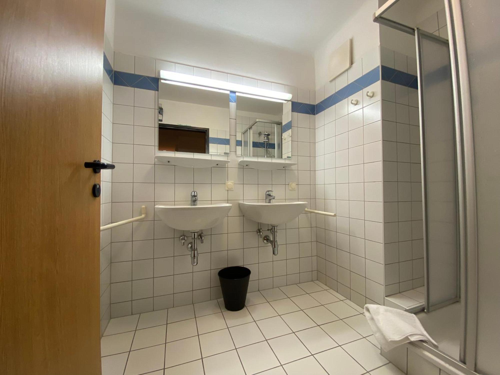 Twenty Seven City Hotel Τσελ αμ Ζέε Εξωτερικό φωτογραφία